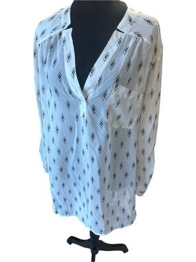 Maurices Plus Size 2 20W 22W Sheer Tribal Print Blouse Black White
